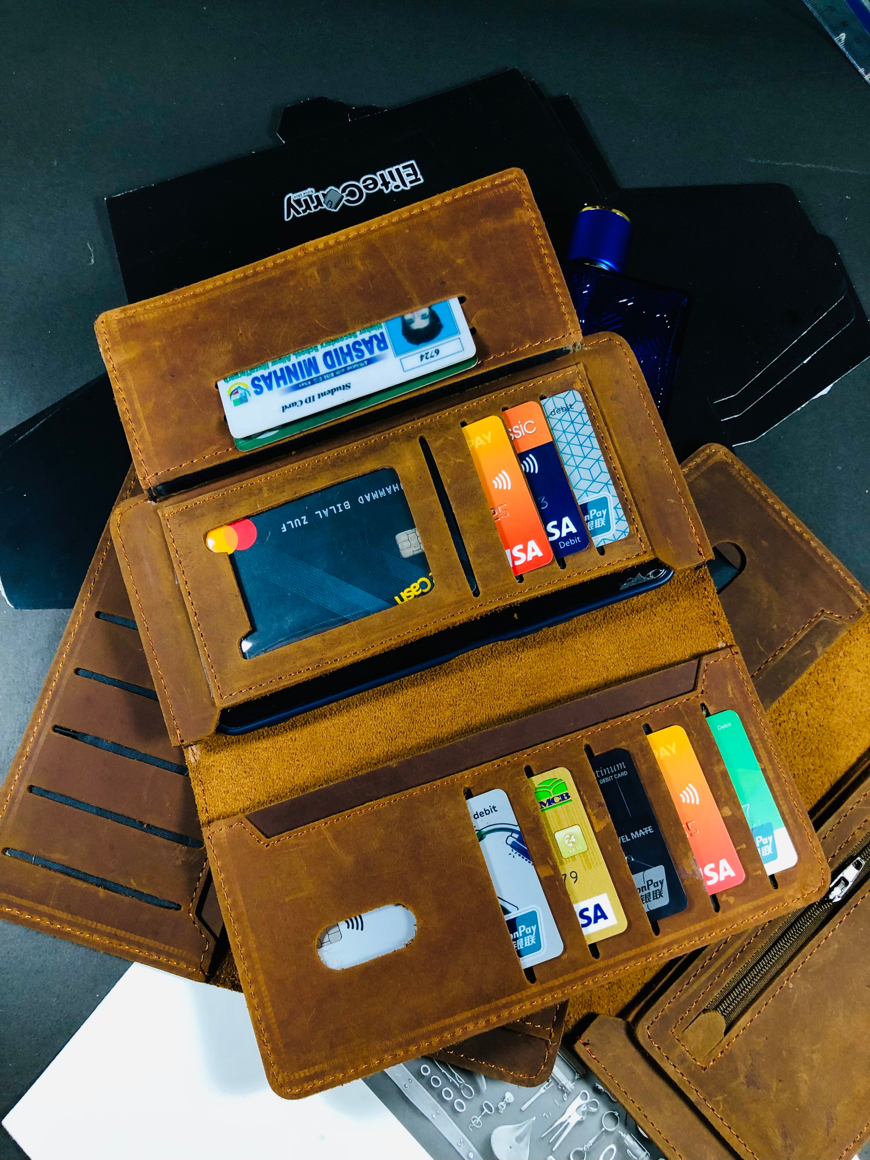 Executive Travel Leather Wallet – Vintage Tan